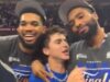 A estrela de Hollywood comemorou com os jogadores dos Knicks