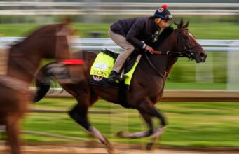 Golden Tempo vence o Kentucky Derby e Cherie DeVaux se torna a primeira mulher a treinar um vencedor.