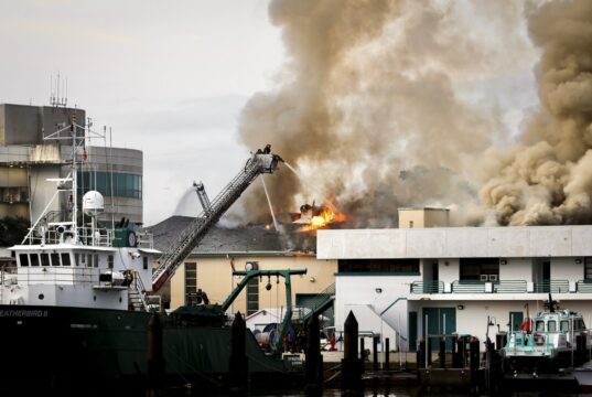 Incêndio no laboratório de ciências marinhas da Universidade do Sul da Flórida