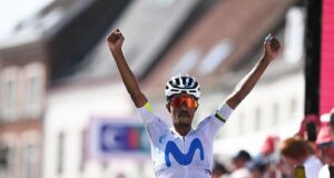 4 Jours de Dunkerque: Natnael Tesfazion vence o sprint em subida enquanto o solitário Laurence Pithie continua a liderar a corrida.