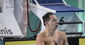 Apostolos Siskos marca o melhor tempo do mundo nos 200 metros costas