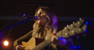 A estrela country Elizabeth Cook se transforma em ficção