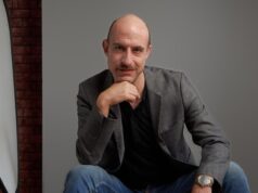 Bem-vindo ao apresentador do Night Whale, Cecil Baldwin, que compartilha suas irritações tecnológicas
