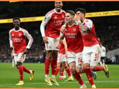 O zagueiro do Arsenal Piero Hincapie é procurado pelo Barcelona