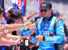 Em que ano estamos? O troféu All-Star da NASCAR ainda está preso em US$ 1 milhão 23 anos após seu início.