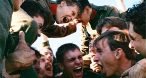 O diretor Lukas Dhont fala sobre tornar o romance gay da Primeira Guerra Mundial ‘corajoso’
