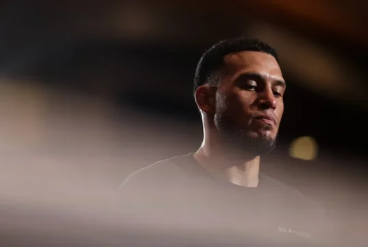 A equipe de David Benavidez nega qualquer conversa sobre parar a megaluta de Artur Beterbeef.