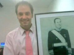 Em meio à polêmica sobre seu patrimônio, revelaram uma fotografia inédita de Manuel Adorni com o quadro POLÍTICA de Perón, El Intransigente.