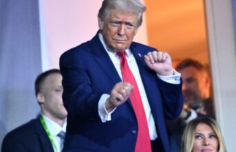 Trump diz que Melania o odeia por dançar o ‘hino nacional gay’ da YMCA
