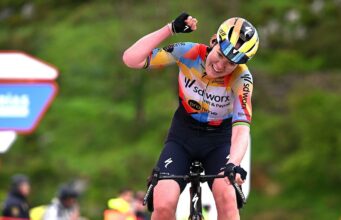 Vuelta Femenina: Anna van der Breggen vence rivais nas encostas íngremes de Les Praeres para vencer a etapa 6 e passar para a liderança do GC.