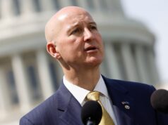 As chances do senador republicano Pete Ricketts de perder para Dan Osborn em Nebraska