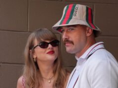 Taylor Swift e Travis Kelce se dão as mãos em Londres