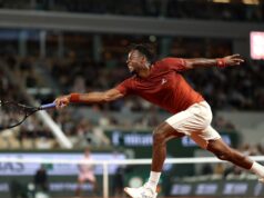 O ícone do tênis de 39 anos está em busca de um curinga em Wimbledon durante a temporada de despedida
