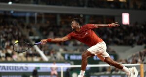 O ícone do tênis de 39 anos está em busca de um curinga em Wimbledon durante a temporada de despedida