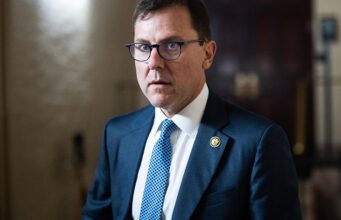 Por que o deputado Tom Kean não está no Congresso há meses?