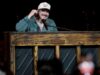 Morgan Wallen vira seu piano após o caos da ‘areia nas botas’