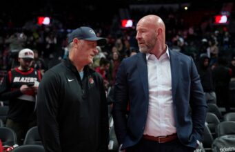 ‘Ele quer vencer’: GM do Blazers defende Tom Dundon, chama a cobertura da mídia sobre o dono do time de ‘perturbadora’