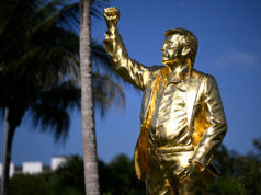 O pastor deixou claro que a estátua verde de Trump não é um ídolo amado pelos fiéis