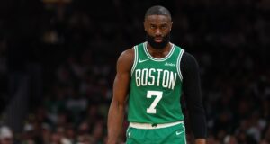 “Jaylen Brown, do Celtics, encontra NBA Fine para comentários ao vivo” .