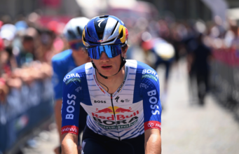 Giulio Pellizzari foi dispensado por sua própria equipe no final dos 18 minutos, quando Red Bull-Bora-Hansgrohe perdeu vantagem na batalha pelo pódio do Giro d’Italia