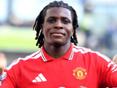 A estrela do Man Utd, Patrick Dorgu, é interrompida na área mista por um alvo de transferência de £ 100 milhões em um momento engraçado
