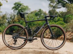 O novo Specialized Crux assume o cascalho aerodinâmico com melhorias de 15 watts, novo formato e construção mais leve.