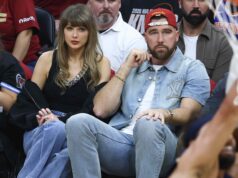 O pico de 20 anos de Taylor Swift tem um significado oculto para o raro encontro na quadra com Travis Kelce