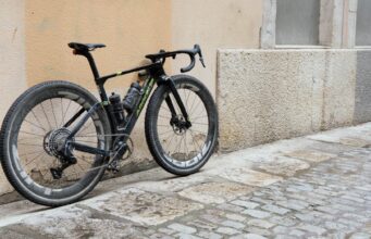 É como atirar em peixe em um barril – vi a nova bicicleta de estrada aerodinâmica Argon 18 enquanto tentava pegar uma cerveja depois do trabalho no The Traka.