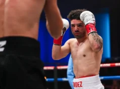 Julian Rodriguez cai, invicto James Parrella para vencer uma decisão dominante