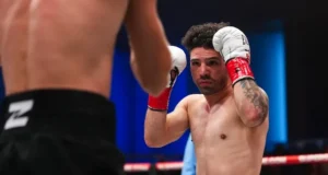 Julian Rodriguez cai, invicto James Parrella para vencer uma decisão dominante