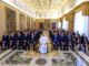 Lautaro Martínez liderou a delegação da Inter de Milão na visita ao Papa, que recebeu os campeões no Vaticano