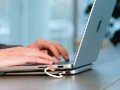 Este é o banco de energia para laptop mais legal que já vi e gostaria de ver se eles realmente são fornecidos