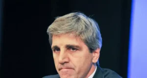 A mensagem de Luis Caputo ao saber que a Argentina é o país com menos investimento estrangeiro na região. POLÍTICA El Intransigente