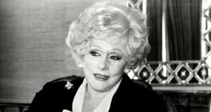 Aos 77 anos, Mary Kay Ash ainda acorda às 5h para montar a equipe de vendas de seu império de beleza
