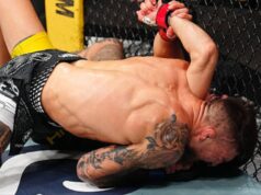 Yaroslav Amosov fecha um feio triângulo de braço para finalizar Joel Alvarez – Destaques do UFC 328