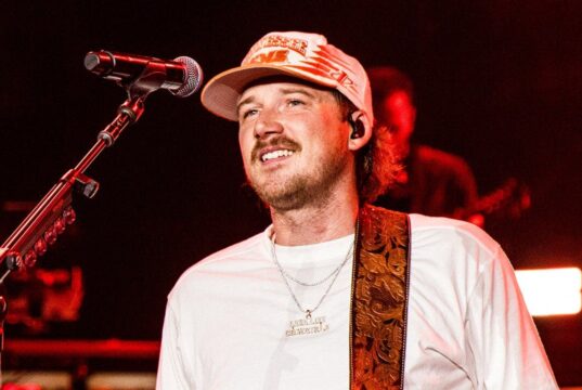 Apesar de uma série de escândalos, Morgan Wallen continua a dominar as paradas