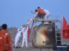 Os 21 astronautas da Shenzhou da China ‘pensam’ brevemente e retornam à Terra (VÍDEO)