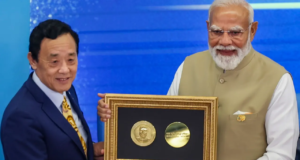 O Primeiro Ministro Modi recebe o maior prêmio da Organização para Agricultura e Alimentação e dedica a Medalha Agrícola aos agricultores indianos