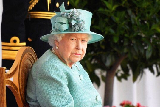 A ‘joia glacial’ da Rainha Elizabeth abalou os líderes, afirma o autor real
