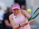 Amanda Ansimova retorna à ação e vence partida da primeira rodada em Paris