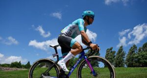 Enrico Zanoncello, velocista, foi demitido e multado após cabeçada no Giro d’Italia, final da etapa 15