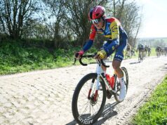 ‘Sozinho, semiconsciente, tentando usar uma pequena janela de adrenalina. Para ligar para os serviços de emergência ‘- Albert Withen Philipsen sofre um terrível acidente a 80 km / h durante o treinamento