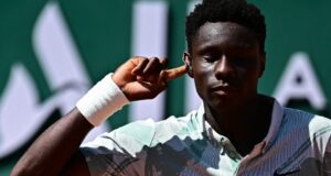 O jovem fez história ao derrotar o ex-campeão do Grand Slam na primeira rodada do Aberto da França