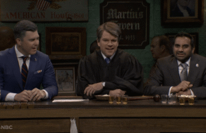 Matt Damon e Aziz Ansari apresentam o ‘Saturday Night Live’ aberto como autoridades de Trump