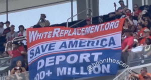 Demônios da conspiração do genocídio branco fogem do jogo nacional após manobra de banner