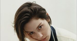 Gracie Abrams anuncia turnê de outono ‘Look at My Life’