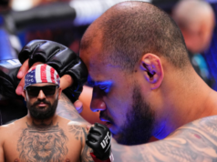 Josh Hockett assa Tilson Teixeira após derrota por nocaute técnico em 39 segundos no UFC Macau
