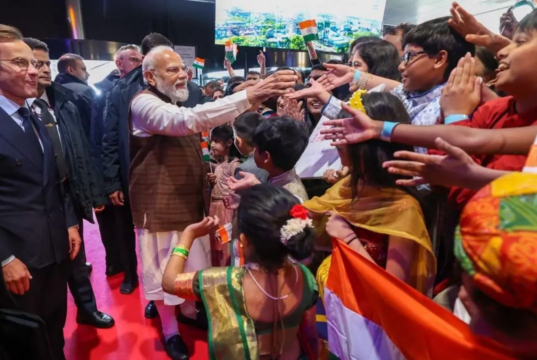 O Primeiro-Ministro Modi foi recebido pela comunidade indiana em Gotemburgo durante a sua visita à Suécia