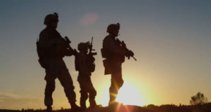 Um oficial militar iraniano alerta sobre um novo confronto com os Estados Unidos à medida que as tensões regionais aumentam