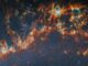 Novas imagens do Telescópio Espacial James Webb revelam como aglomerados estelares massivos podem remodelar galáxias